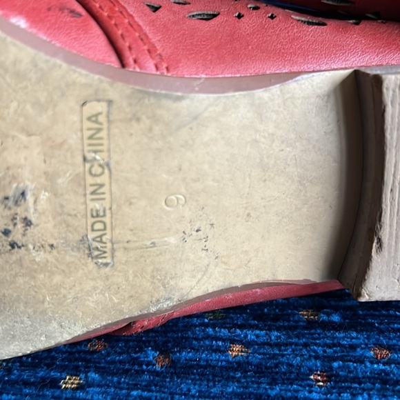 Crown Vintage size 9 rusty-Red Lace Up Boots with Intricate laser-cut Design - Picture 6 of 9